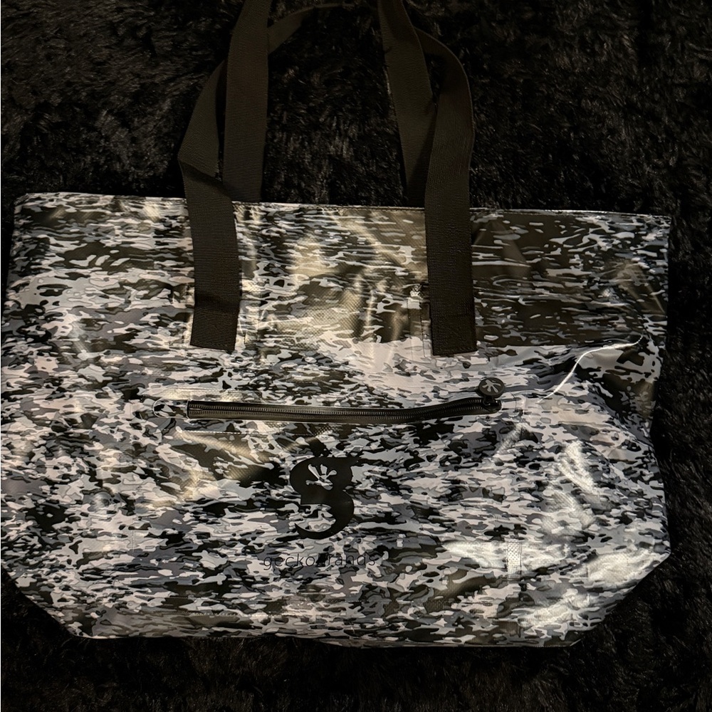 Stylish GeckoBrands Black and Gray Camouflage Men's Dry Bag